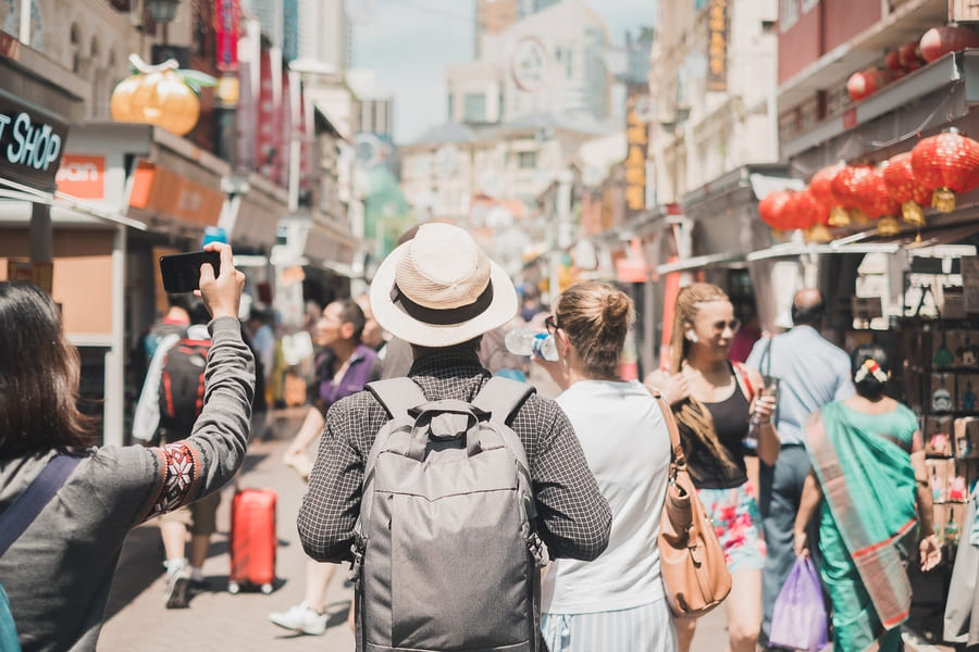 Un viajero en China, visitando las tiendas.